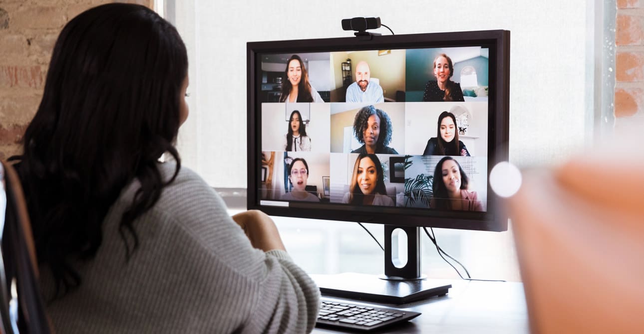 Woman-attending-a-virtual-breakout-session